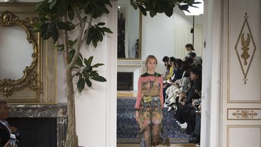 Desfile de la marca Valentino.
