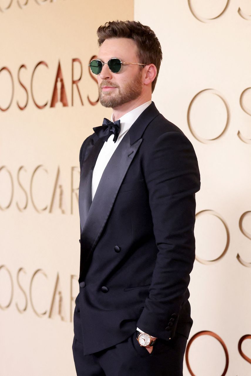 Chris Evans en la alfombra roja de los Óscar 2026.