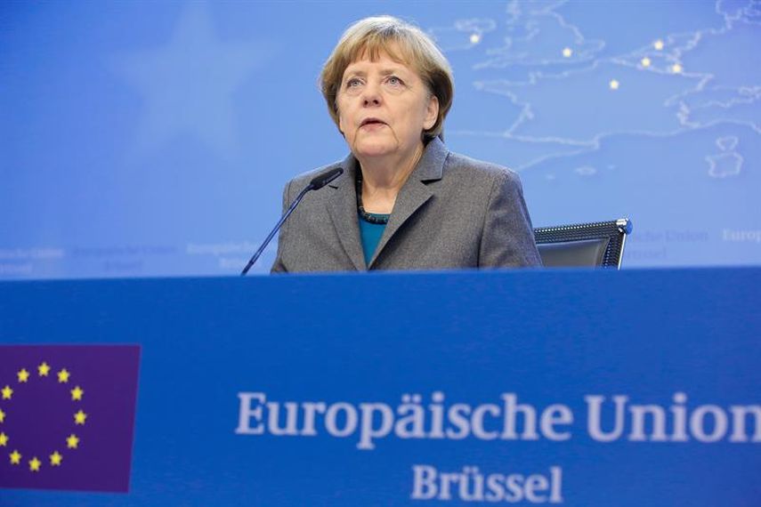La canciller alemana, Ángela Merkel, participa este jueves en una conferencia de prensa después de la Cumbre de Jefes de Estado Europeos y Gobiernos en el Consejo Europeo en Bruselas, Bélgica. (EFE) 