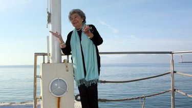 En esta foto de archivo tomada el 28 de enero de 2008, la cantante austriaca Christa Ludwig posa durante un photocall en iCannes, en el sur de Francia, durante el Midem, la feria de música más grande e influyente del mundo. La cantante de ópera murió a los 93 años, informaron medios austriacos el 25 de abril de 2021.