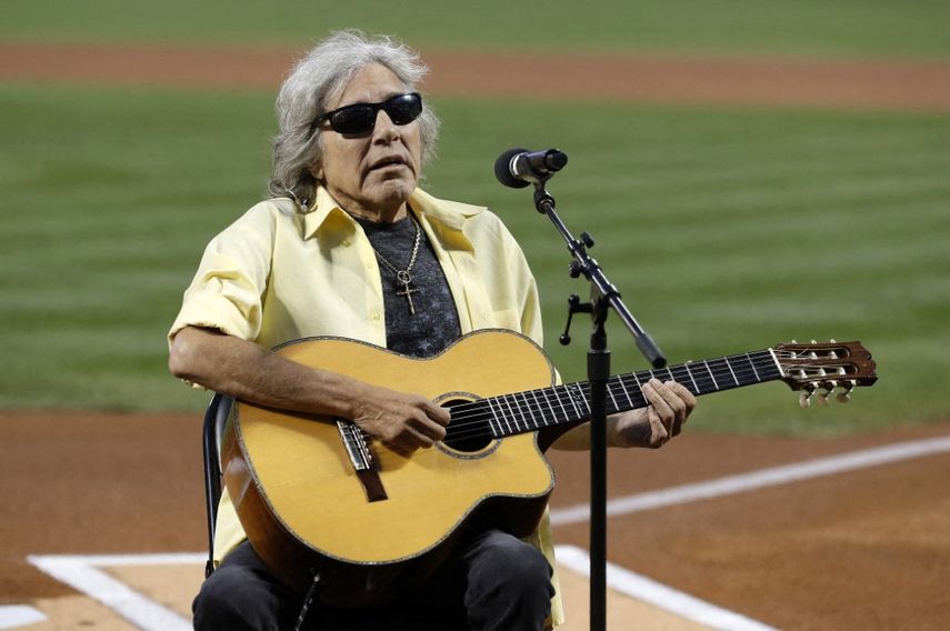 José Feliciano se presenta antes de un partido entre los Mets de Nueva York y los Piratas de Pittsburgh en el Citi Field el 15 de septiembre de 2022 en la ciudad de Nueva York.&nbsp;