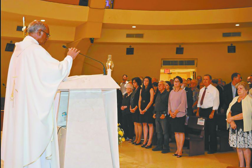 Cat&oacute;licos celebran a la Virgen de la Caridad .