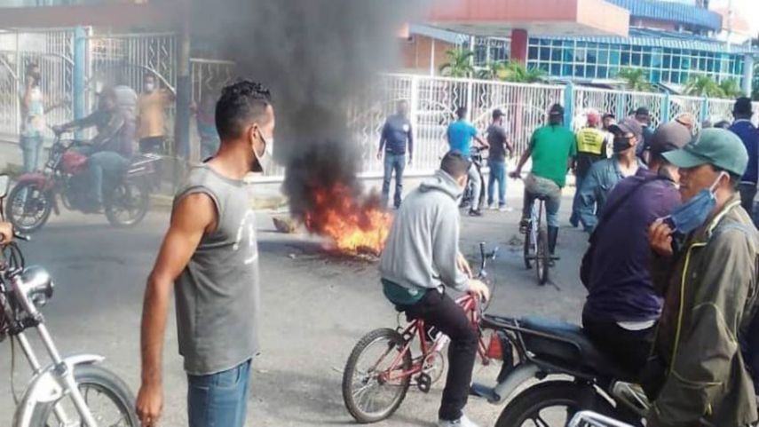 En Venezuela, según el OVCS, se produjeron más de 4.000 protestas durante el primer semestre de 2020, la mayoría en reclamo de derechos básicos como alimentación o mejoras de servicios públicos.