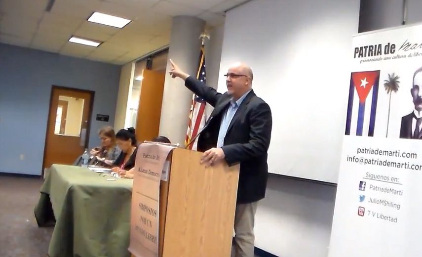 El opositor nicaragüense Gustavo Tefel habla en el Simposio Luchando por la libertad: El caso de Nicaragua en West Dade Regional Library de Miami, auspiciado por Patria de Martí y Alianza Democrática.
