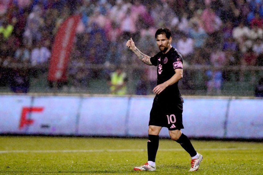 El astro argentino Lionel Messi, del Inter Miami, hace un gesto durante un partido amistoso en Honduras, el 8 de febrero de 2025.