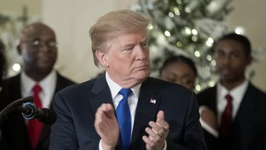 El presidente Donald Trump aplaude este miércoles 13 de diciembre de 2017 el acuerdo al que han llegado los republicanos del Congreso para aprobar en ambas cámaras la reforma&nbsp;fiscal antes de Navidad.&nbsp;