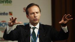 Fotografía de archivo fechada en abril de 2018 del expresidente de Bolivia Jorge Quiroga, durante la reunión de medio año de la Sociedad Interamericana de Prensa, en Medellín, Colombia.