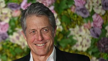 El actor inglés Hugh Grant posa a su llegada al estreno mundial de la película Bridget Jones: Loca por el Chico en el Odeon Luxe de Leicester Square, en el centro de Londres, el 29 de enero de 2025.&nbsp;