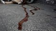 El cuerpo de un hombre yace en un charco de sangre junto a su motocicleta, en la zona de Delmas en Puerto Príncipe, Haití, el 8 de marzo de 2024.