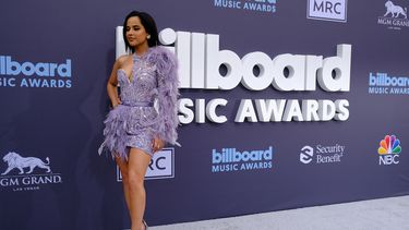 Becky G posa en la alfombra de la edición 2022 de los Billboard Music Awards.&nbsp;