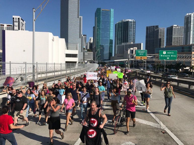 Miles De Personas Protestan Contra Trump En Miami