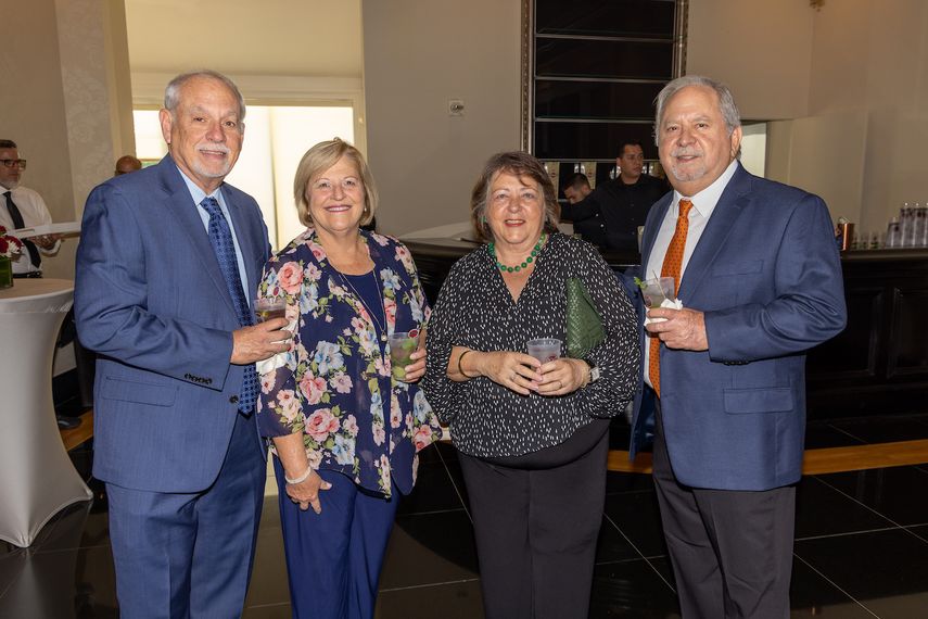 Raúl y Teresita Montenegro, Sonia y César Pizarro, galardonado por FACE en años anteriores.
