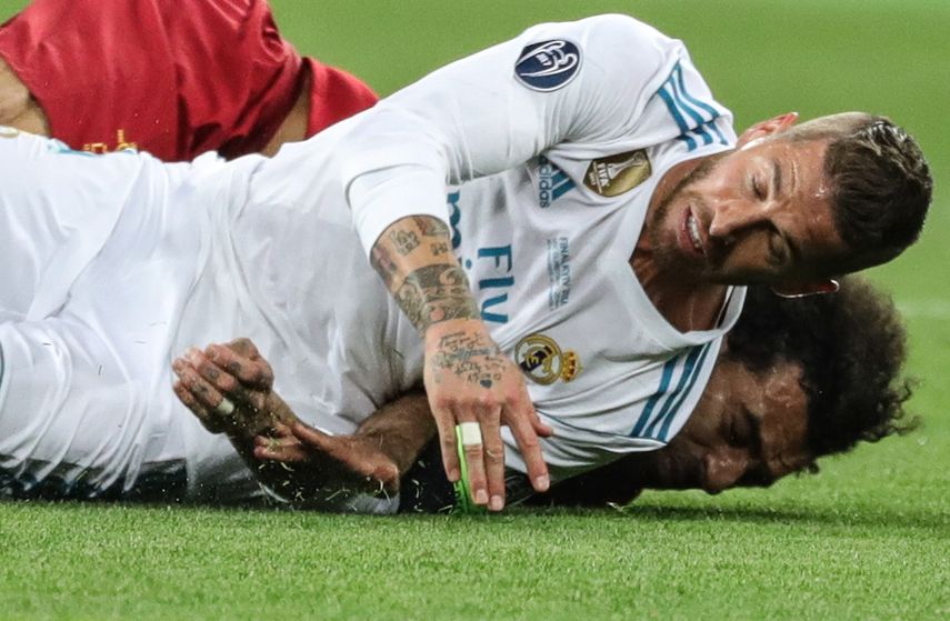 La lesión de Salah tras una agresión de Sergio Ramos causó furor en las redes sociales.