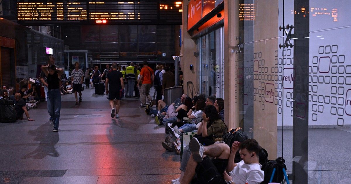 España no establece aún causas del apagón pero genera discrepacias con operadores privados