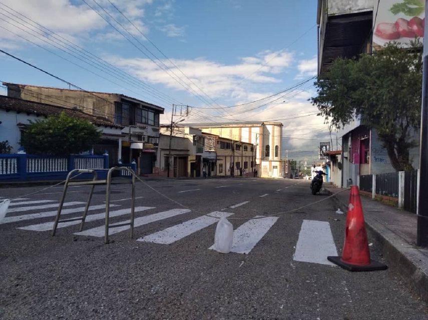 Centro electoral del Colegio Coromoto de San Cristóbal sin afluencia de votantes a las 8:45 AM. &nbsp;