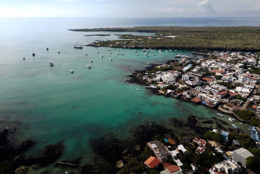 Vista aérea de Puerto Ayora, Galápagos, Ecuador.