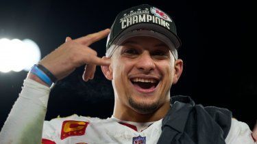 Patrick Mahomes, quarterback de los Chiefs de Kansas City, festeja la victoria en la final de la Conferencia Americana ante los Ravens de Baltimore, el domingo 28 de enero de 2024. Ahora buscará otro campeonato del Super Bowl