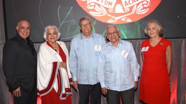 Tony Leal, Celia Suárez, Chris Baker, Polo Núñez, María Cristina Romañach.