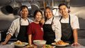 Jingquan Du, Vikki Tou y Juana Liu, junto al chef Anson Tou Liu, propietario de Chifa Du Kang, restaurante donde fusiona la gastronomía peruana y cantonesa. Jingquan Du, Vikki Tou y Juana Liu, junto al chef Anson Tou Liu, propietario de Chifa Du Kang, restaurante donde fusiona la gastronomía peruana y cantonesa.