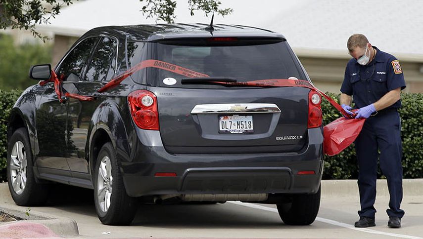 Hospitalizan a policía de Texas por posible contagio con ébola