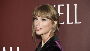 La guionista y directora Taylor Swift asiste al estreno del corto All Too Well en el AMC Lincoln Square 13 el 12 de noviembre de 2021, en Nueva York.&nbsp;