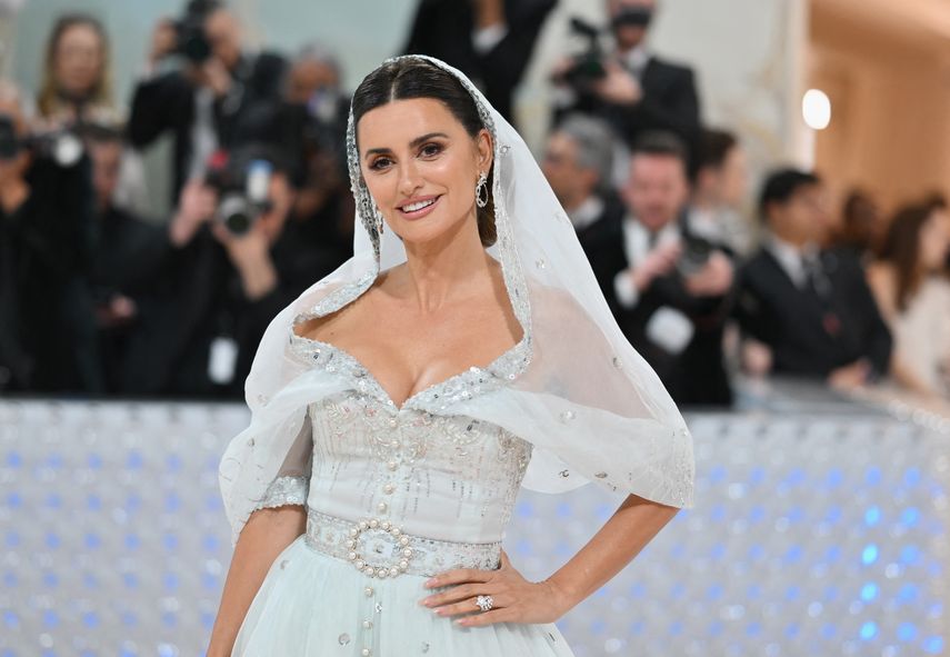 La actriz española Penélope Cruz llega a la Met Gala 2023 en el Museo Metropolitano de Arte el 1 de mayo de 2023 en Nueva York.