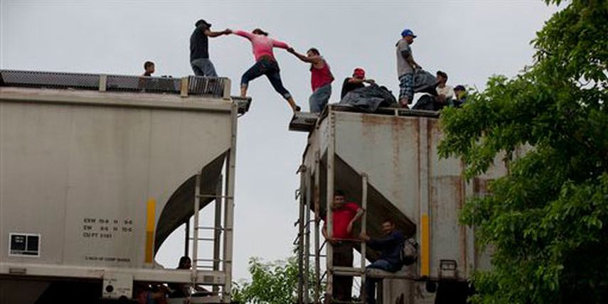 Los Centroamericanos serían uno de los primeros colectivos de emigrantes modernos considerados refugiados porque huyen de la violencia y la extorsión a manos de bandas criminales. Foto: AP
