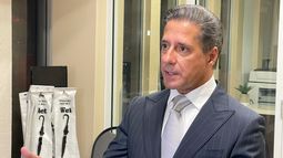 Alberto Carvalho habla con la prensa. Alberto Carvalho habla con la prensa.