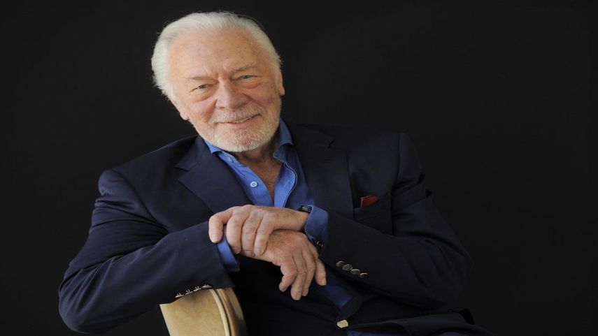 Christopher Plummer posa el 25 de julio de 2013 en Beverly Hills, California. Plummer, el elegante actor que interpretó al capitán von Trapp en el clásico “La novicia rebelde” y a los 82 años pasó a ser el actor de mayor edad en recibir un Oscar, murió el viernes 5 de febrero de 2021.&nbsp;