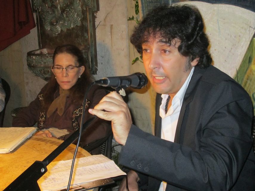 Joaquín Gálvez, junto a la escritora Lourdes Tomás.