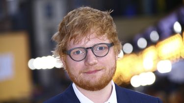 En esta fotografía del 18 de junio de 2019, el cantante Ed Sheeran posa a su llegada al estreno de la película Yesterday en Londres. La plataforma Disney+ estrenará una serie documental sobre el artista británico.