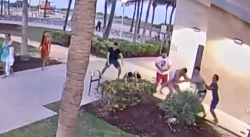 La pareja fue atacada por cuatro personas a la salida de un baño en South Beach.&nbsp;