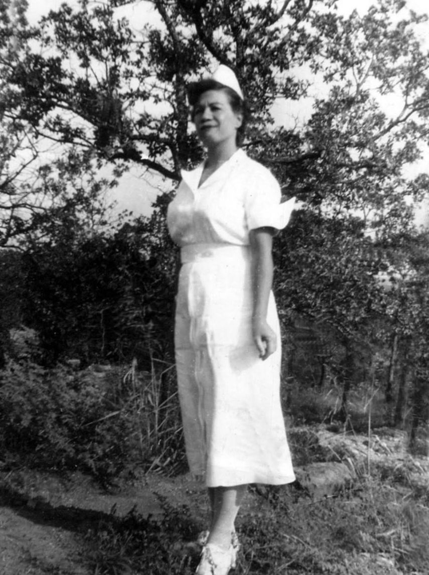 Foto del Ejército de EEUU de la segunda teniente Carmen Vázquez Rivera con su uniforme de enfermera, tomada en Puerto Rico durante la Segunda Guerra Mundial.