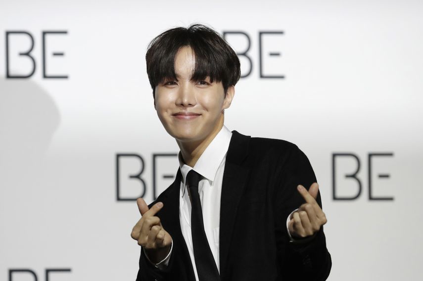 J-Hope, miembro del grupo de K-pop BTS, posa para la prensa durante una conferencia de prensa para presentar su nuevo álbum BE en Seúl, Corea del Sur, el 20 de noviembre de 2020. J-Hope inició la instrucción el martes para su servicio militar obligatorio, y se convirtió en el segundo miembro del grupo en sumarse al ejército surcoreano.