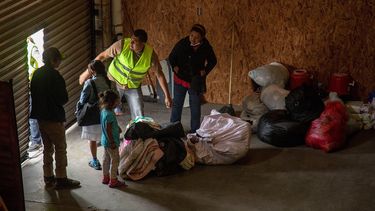 Integrantes de la caravana de migrantes centroamericanos en un albergue en Tijuana, en el estado de Baja California, México.