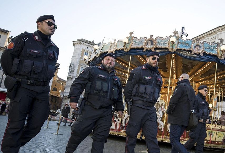 Las medidas de seguridad durante la Navidad, en la Piazza Navona, en Roma, fueron más estrictas.