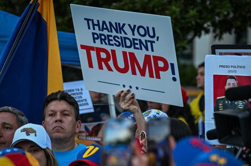 Manifestantes agradecen al presidente de Estados Unidos Donald J. Trump la captura en Venezuela del narcodictador Nicolás Maduro.&nbsp;&nbsp;