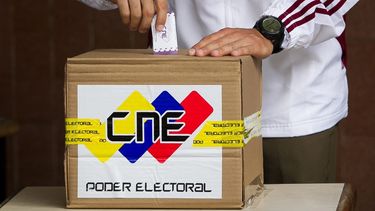 En diciembre de 2018 deberían celebrarse elecciones presidenciales en Venezuela, aunque el oficialismo podría adelantalas para aprovechar el impulso que obtuvo con la victoria en las regionales de octubre.