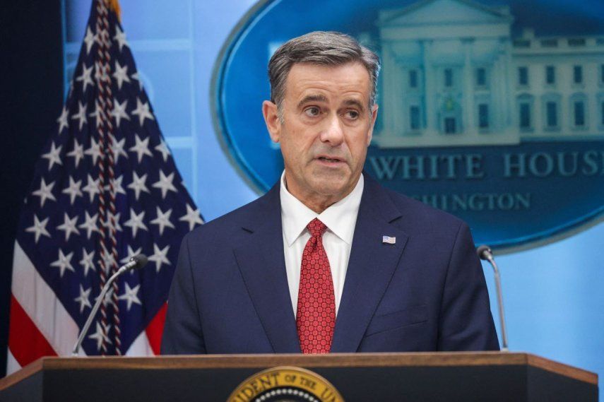 El director de la CIA, John L. Ratcliffe, habla durante una conferencia de prensa en la Sala de Prensa James S. Brady de la Casa Blanca, en Washington, DC.