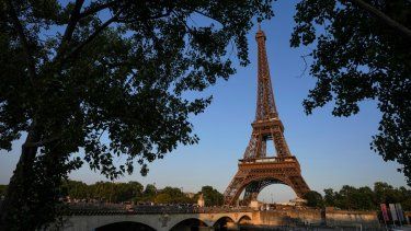 El puente Jena en dirección a la Torre Eiffel de París, el jueves 1 de junio de 2023. 