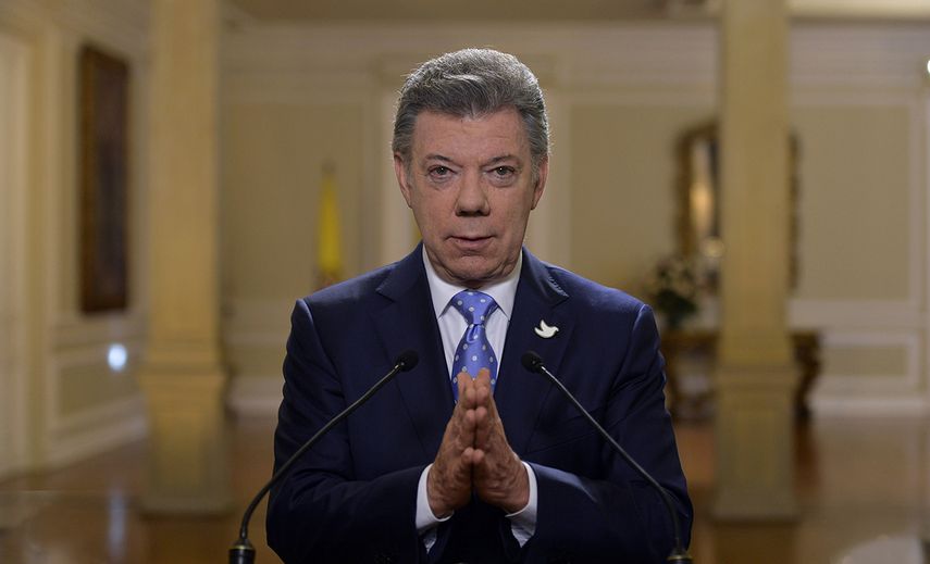 El anuncio fue hecho simbólicamente en presencia de diez víctimas llegadas desde Colombia. Estamos creyendo en ustedes, señalaron los representantes de varios sectores de víctimas de la sociedad colombiana en una declaración conjunta. (EFE)