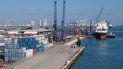 El puerto de Miami, Florida, procesa más de 7 millones de toneladas de carga al año. 