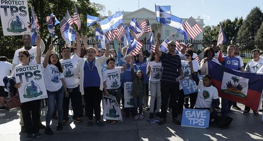 Protestas frente a la Casa Blanca para defender el TPS.