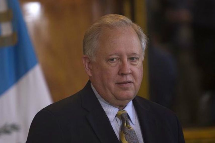 El Departamento de Estado no aclaró con quién se reunirá Shannon durante su visita (ARCHIVO)