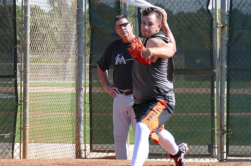 Ahora Fernández incluirá envíos quebrados en sus próximas sesiones de bullpen (AP)