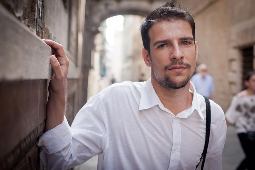 Ricard Gonzalez, en las calles de El Cairo desde donde reportó durante casi cuatro años para varios medios, como DIARIO LAS AMÉRICAS. (Cortesía)