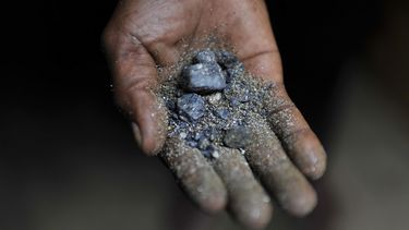 El coltán posee un alto nivel de superconductividad, es ultrarrefractario, tiene el poder de almacenar carga eléctrica temporal y es altamente resistente a la corrosión. (Archivo)