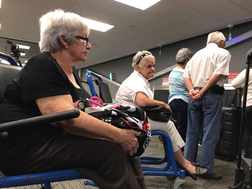 Las autoridades de la Florida esperan la llegada de miles de puertorriqueños.