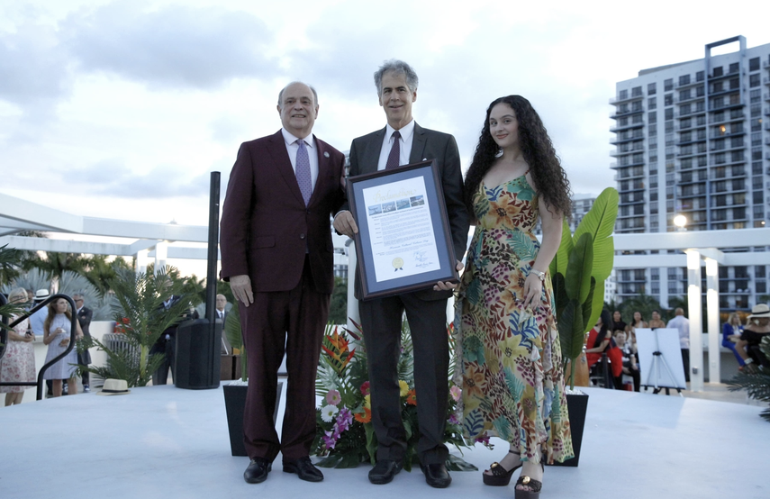 Uno de los momentos más significativos de la noche fue el reconocimiento al empresario cubanoamericano Armando Codina.
