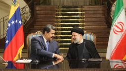 El dictador Nicolás Maduro durante su visita a Irán, junto al presidente Ebrahim Raisi.